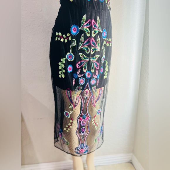 GUESS women’s dress All embroidered beautiful dress size XL stretchy fabric - Picture 4 of 9